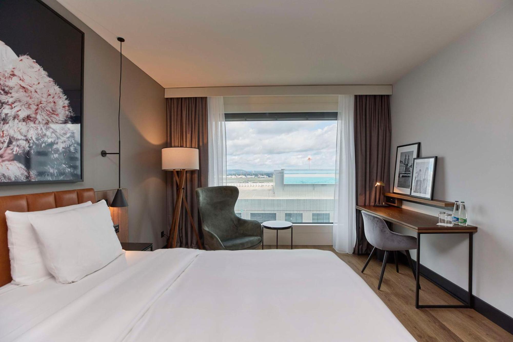 Radisson Blu Zurich Airport 4*