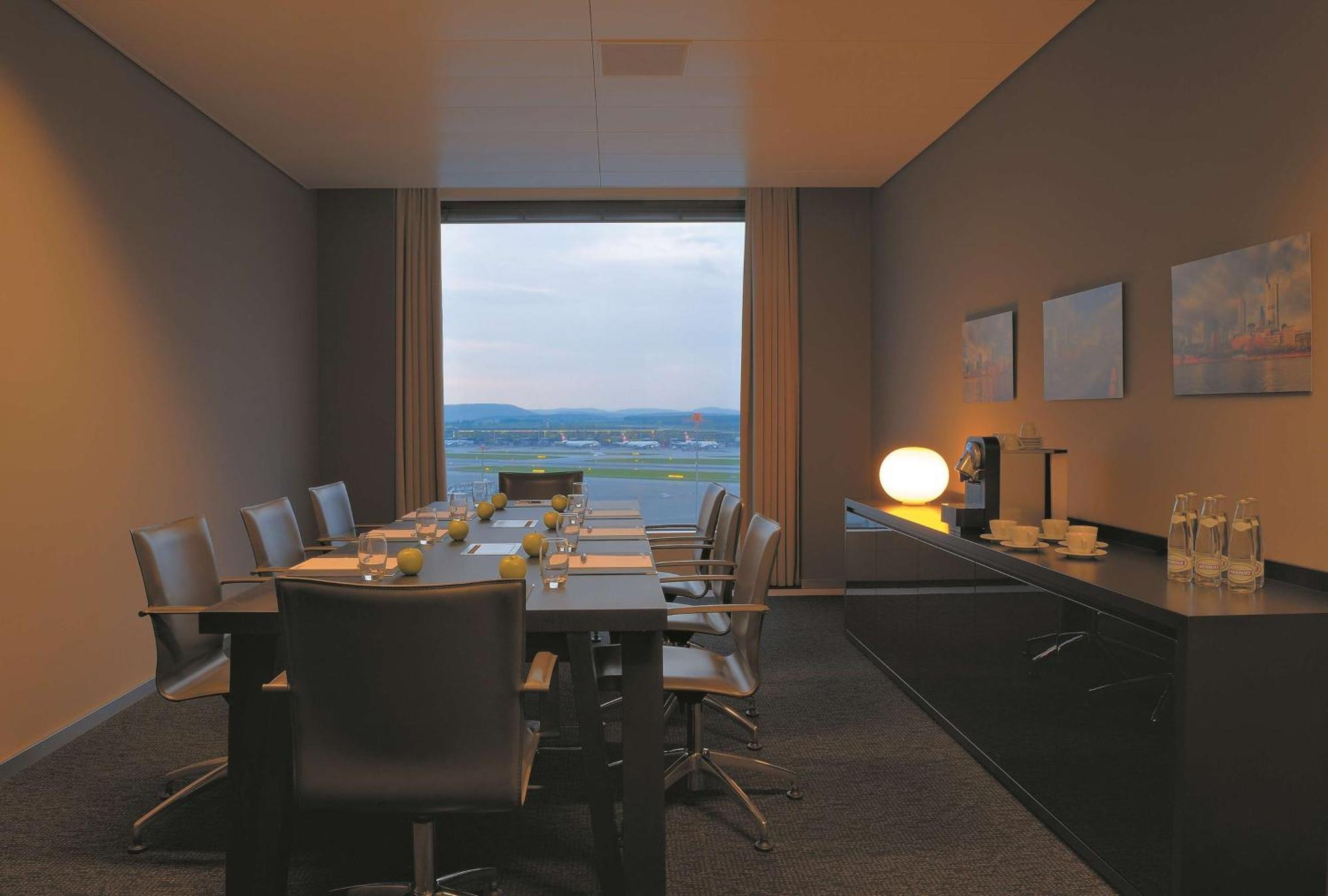 Radisson Blu Zurich Airport 4*