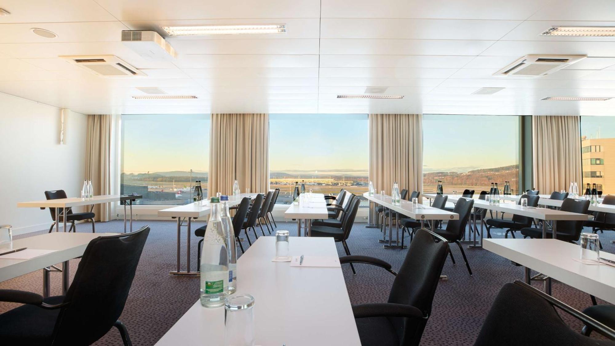 Hotel Radisson Blu Zurich Airport 4*
