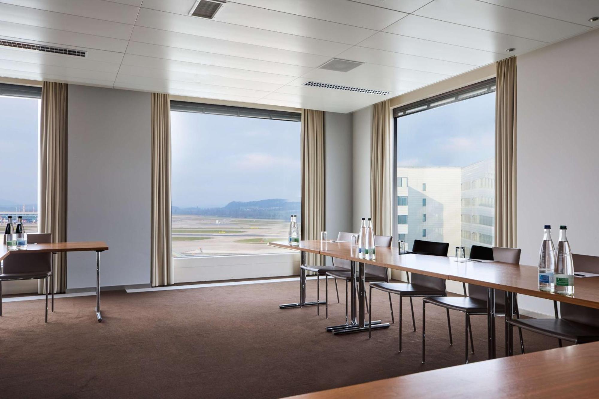 Radisson Blu Zurich Airport 4*