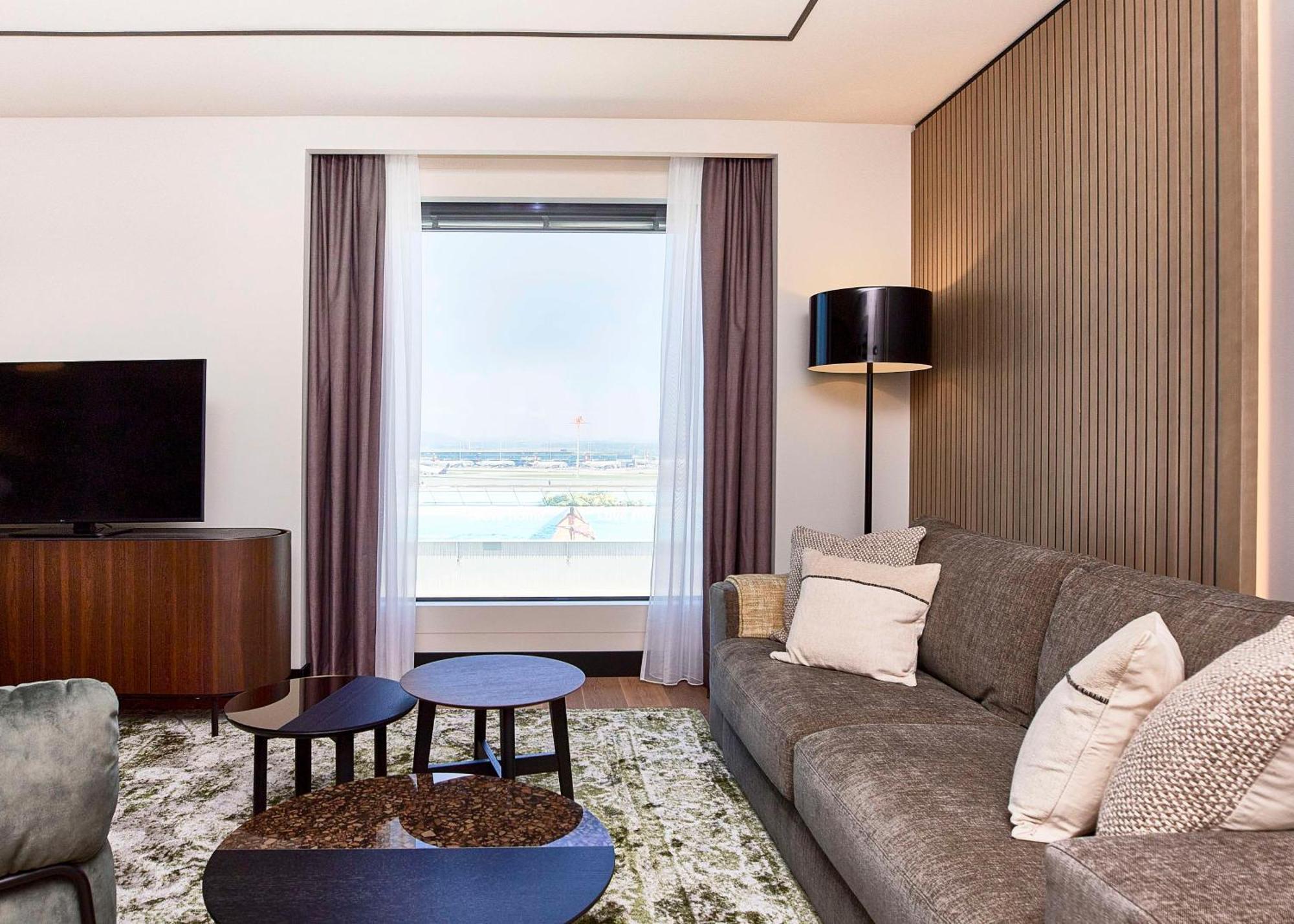 Hotel Radisson Blu Zurich Airport 4*
