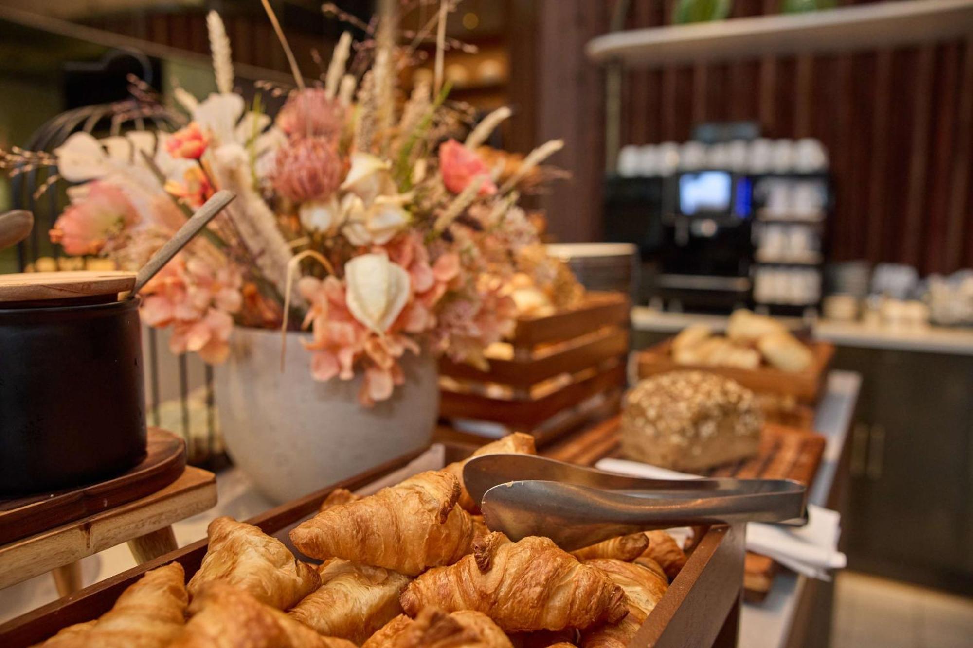 Radisson Blu Zurich Airport 4*
