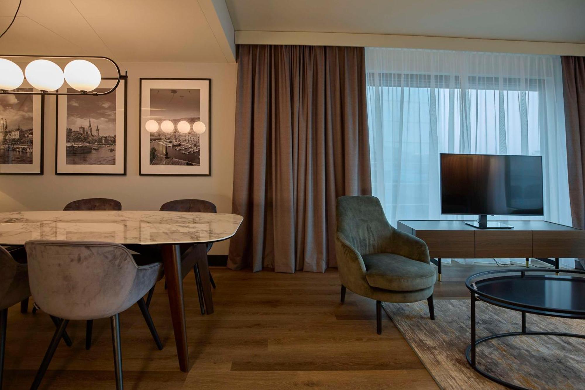 Radisson Blu Zurich Airport 4*