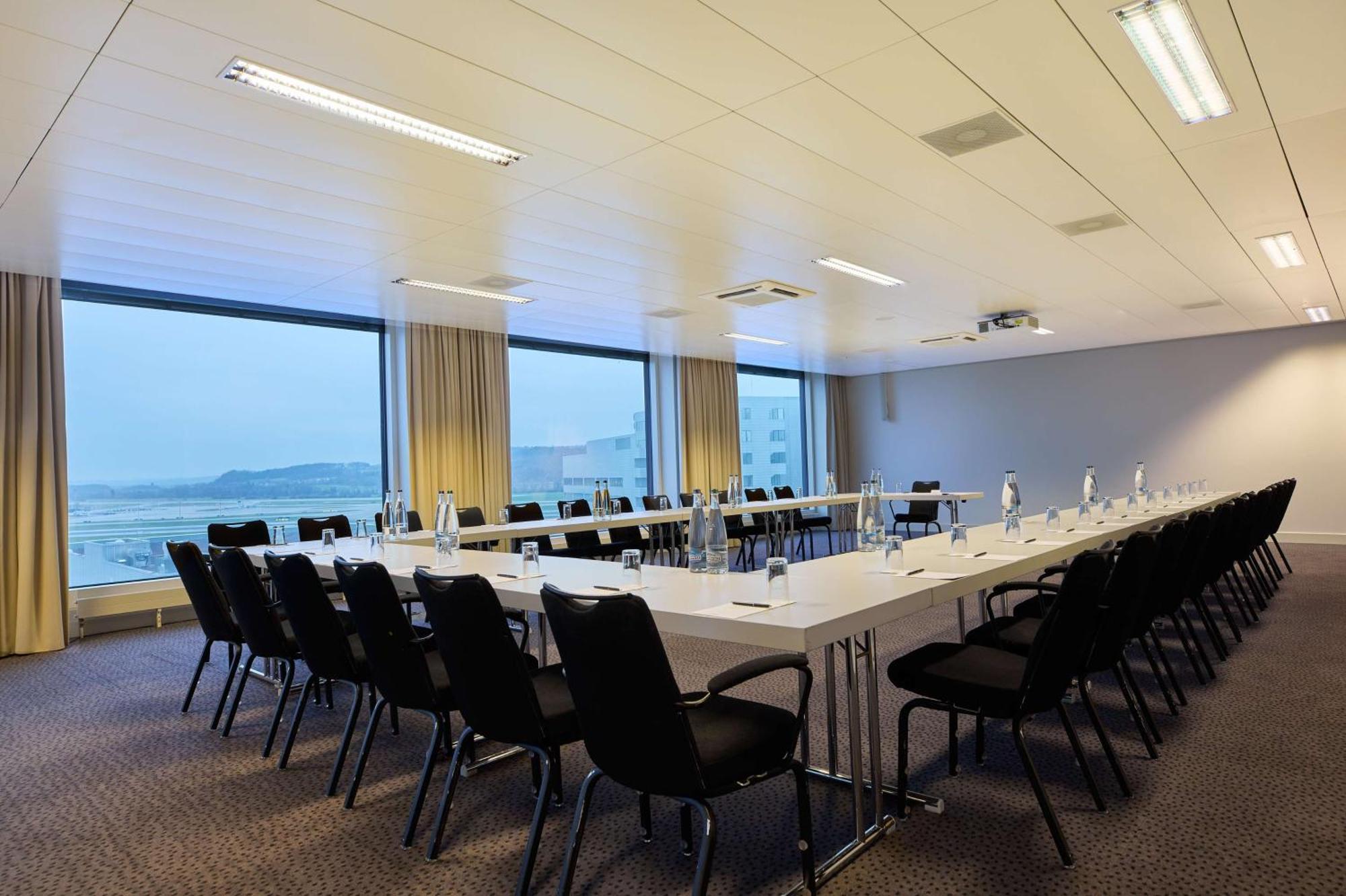 Radisson Blu Zurich Airport 4*